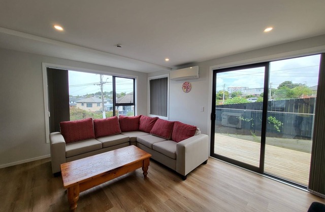 Beautiful cosy home, close to Airport