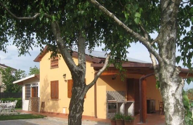Casa unifamiliar de nueva construcción, 2 dormitorios, terraza jardín cerca de Pisa y el mar
