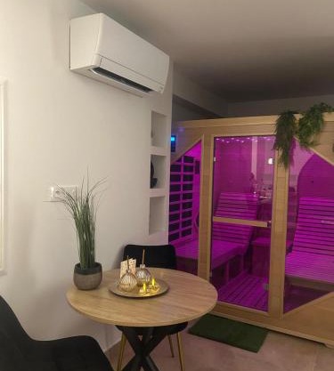 Beautiful cottage private Jacuzzi and sauna