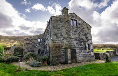 Beautiful Cottage, stunning views, Hot Tub, Sleeps 10!