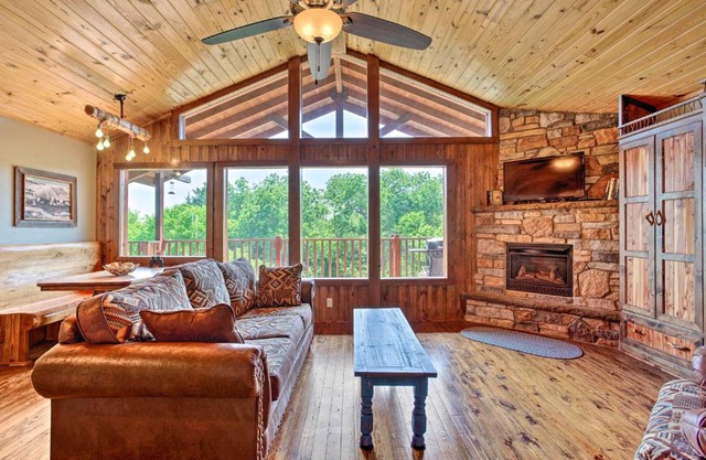 Beautiful Country Cabin on Crooked Creek Farm!