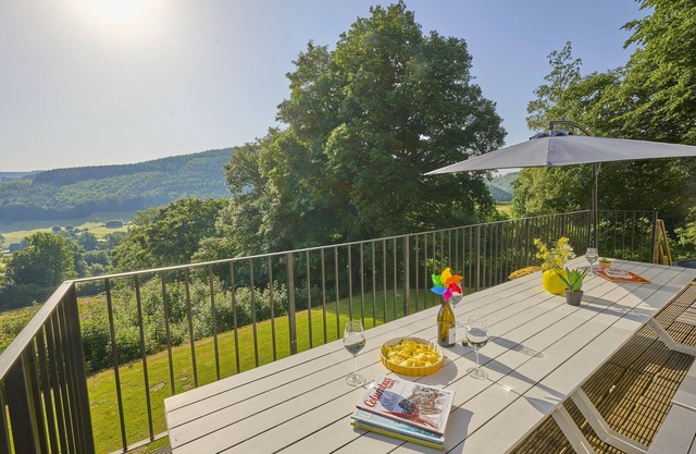 Beautiful country house overlooking the valley