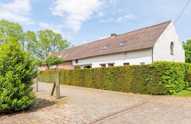 Beautiful country house in the greenery near Bruges