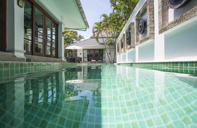 Hermosa villa con patio en Phuket