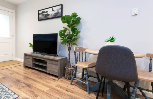 Beautiful Cozy 1 Bedroom Suite In Langford