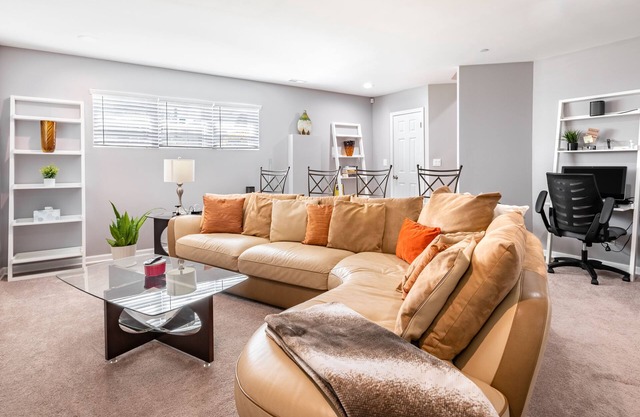 Beautiful & Cozy 1bd/1b Near O’Hare & Metra (MD-W)