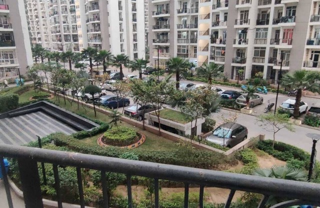 Beautiful Cozy 3-bedroom apartment with AC in Noida