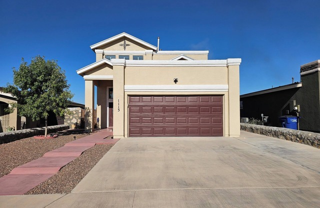 Beautiful Cozy 4 bedroom Home With Great Location!