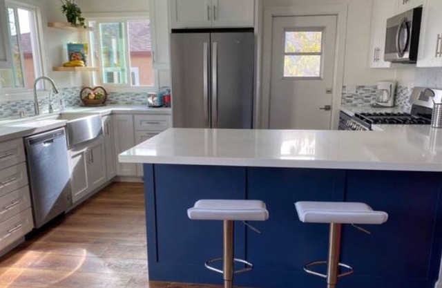 Beautiful Cozy Family Retreat; Walk to Beach; Air Con; Ping Pong; XBox
