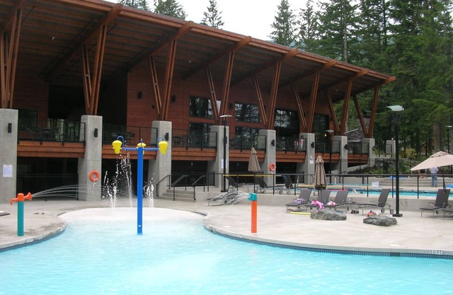 NUEVA Cultus Lake Cottage -3 dormitorios / 3 baños; duerme 7-10; complejo como instalaciones