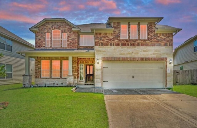 Hermoso atractivo exterior con interiores modernos. (Primavera, Los bosques, Conroe)