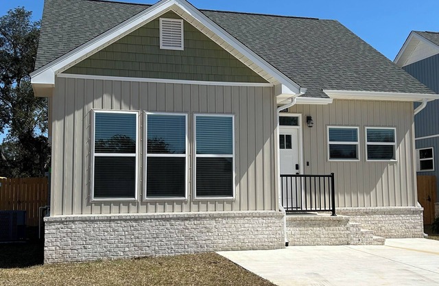 Beautiful custom cottage built in 2025 5 minutes to Perdido Key Beaches