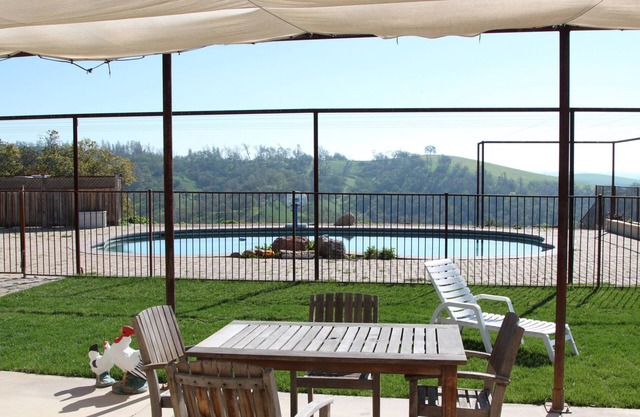 Hermosa casa personalizada en la cima de una colina, vistas 360, corazón del país del vino
