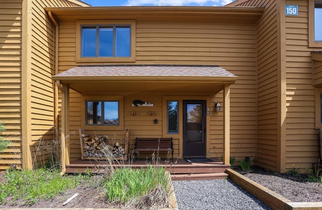 Beautiful Deerfield condo has it all. Welcome Dutch Ridge!