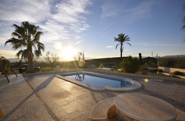 Hermosa villa independiente de 3 dormitorios con piscina y vistas