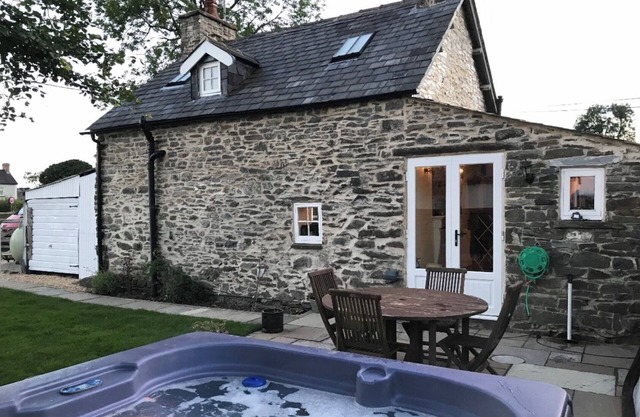 Beautiful detached Welsh country cottage
