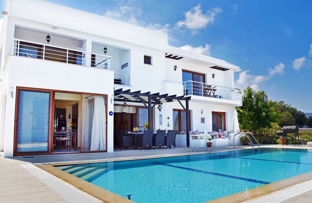 Hermosa villa unifamiliar, 4 habitaciones grandes con piscina privada! ¡Vista fantástica!