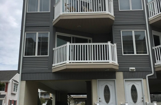 Hermosa Diamond Beach Townhome con piscina y vistas al mar!