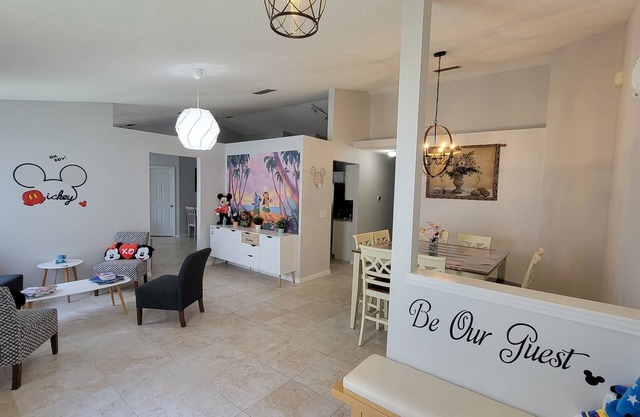 Beautiful Disney themed home 4/3 villa w/private pool, Lakeview close to parks