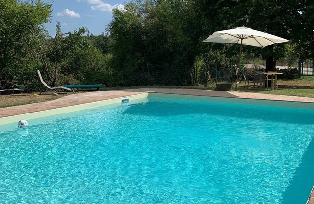 Masía del siglo XVI con piscina. A 10 km de gubbio.
