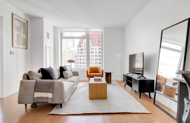 Beautiful Downtown 1BR w/ Gym & W/D, near South Station, by Blueground