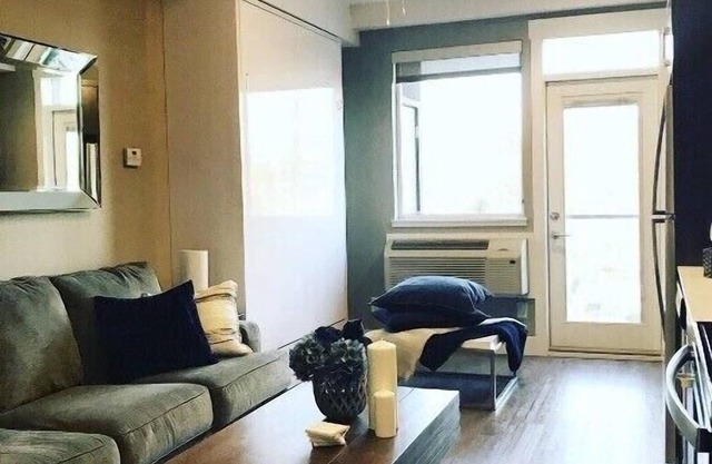 NUEVO Downtown Kelowna Modern Studio ¡Aparcamiento subterráneo y gimnasio!