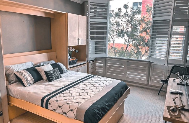 Beautiful Downtown San Diego Studio