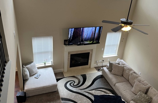 BEAUTIFUL DREAM ESCAPE - 4 bdrm - Near Six Flags, ATL, and MORE!