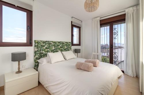 Beautiful Duplex-City Center. Parking by the house