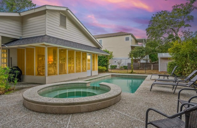 Beautiful East Beach Cottage with Pool