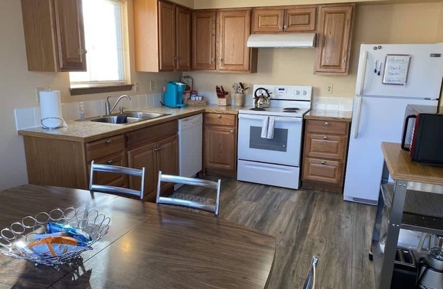 Beautiful East Valley 2BR APT 3
