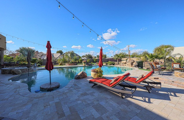 Beautiful Entertainers Dream! Large resort-like pool-Putting green-over 1 acre