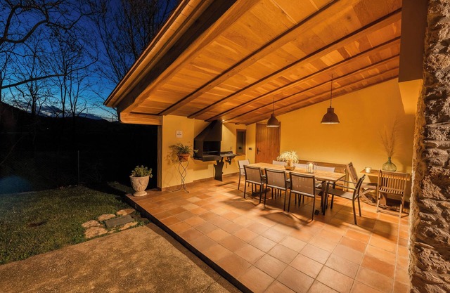 Preciosa casa en un entorno privilegiado con amplio jardín y piscina