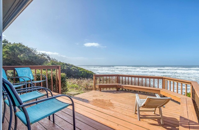 Beautiful, Family-Friendly South Beach Newport Oceanfront Home w/ Bunk Room!