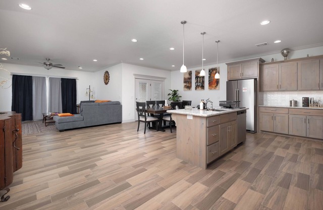 Stunning, Peaceful Family Gem Near Beautiful Canyon!