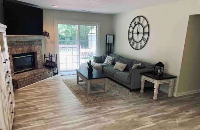 Beautiful family/pet friendly home, great location