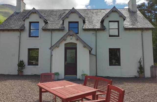 Beautiful Farm House at the foot of Ben More.