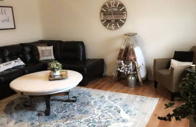 Beautiful Farmhouse Style Townhome - 3Bdrm