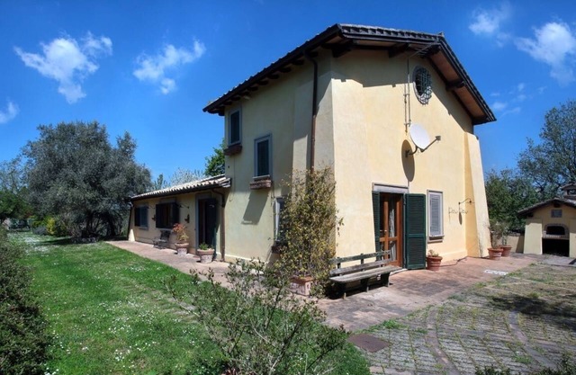Beautiful farmhouse surrounded by greenery 25 minutes from the center of Rome