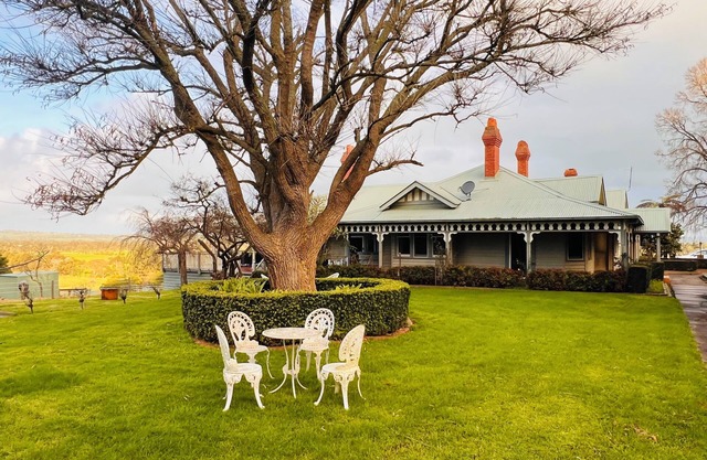 Beautiful Federation Residence for 16 Guests (A perfect venue for weddings)