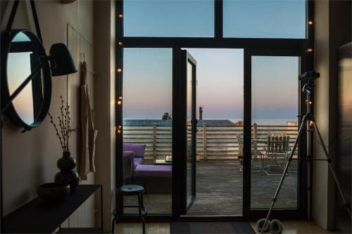 Beautiful flat with sea view & roof terrace