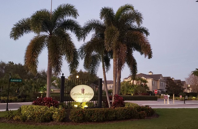 Hermosa casa de vacaciones en Florida con piscina al aire libre en una comunidad cerrada
