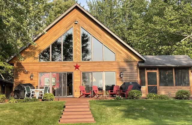 Hermoso Four Season Northern Wisconsin Lakeshore Chalet