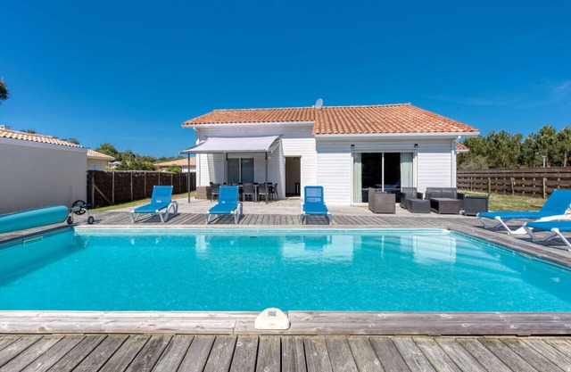 Casa de vacaciones privada con WIFI, piscina privada, TV, terraza, mascotas permitida, aparcamiento
