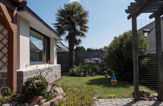 Beautiful 3 * house, 4 bedrooms, located 300 m from beaches and port.