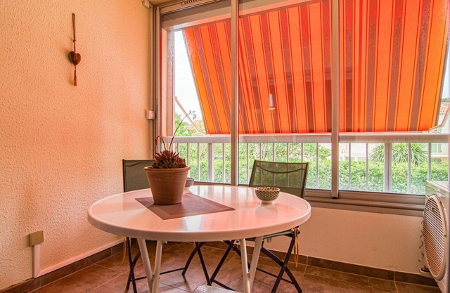 Precioso apartamento para 3 personas con A/C, TV, terraza, mascotas permitida y aparcamiento