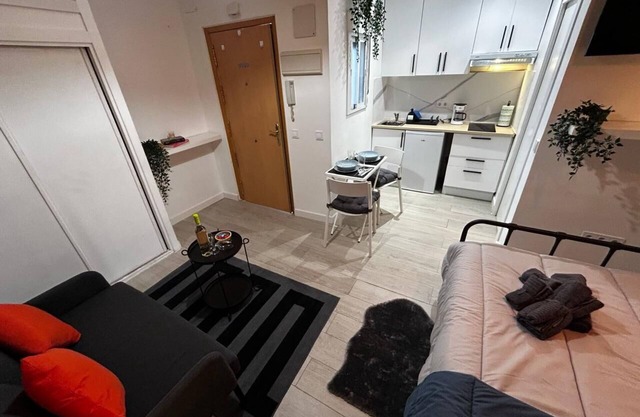 Beautiful fully equipped studio apartment in downtown Madrid