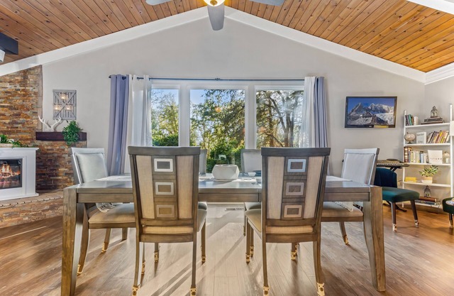Beautiful Fully Stocked and Pet Friendly Home Near Yosemite and Bass Lake!!