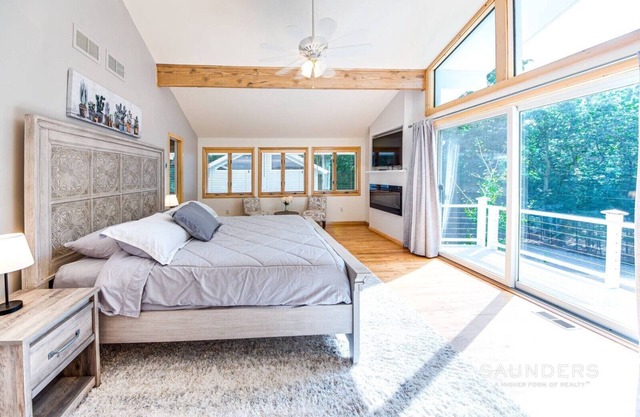 Beautiful, fully updated, Spacious East Hampton home minutes from town and beach