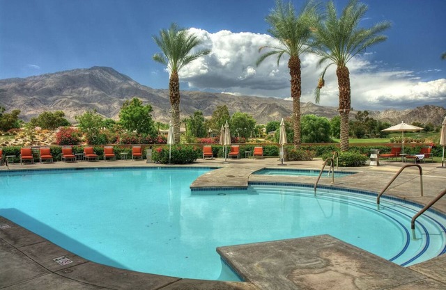 Beautiful furnished 3bed 3bath detached Casita in a 55+Community La Quinta,CA
